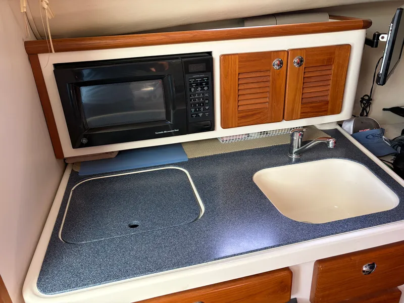 Slide: The Image of Pursuit 3370 Offshore 2005 - 35