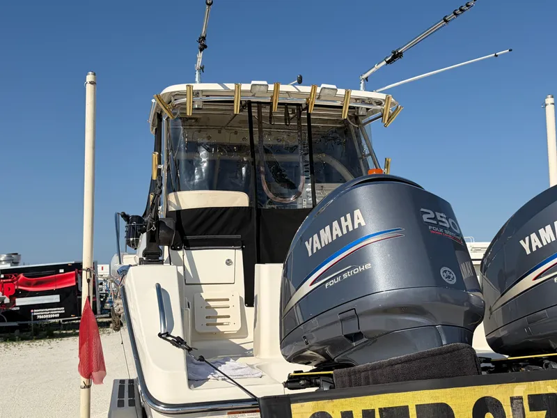 Slide: The Image of Pursuit 3370 Offshore 2005 - 42