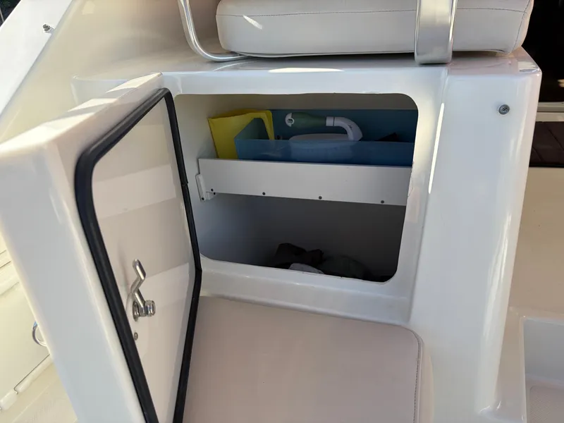 Slide: The Image of Pursuit 3370 Offshore 2005 - 5