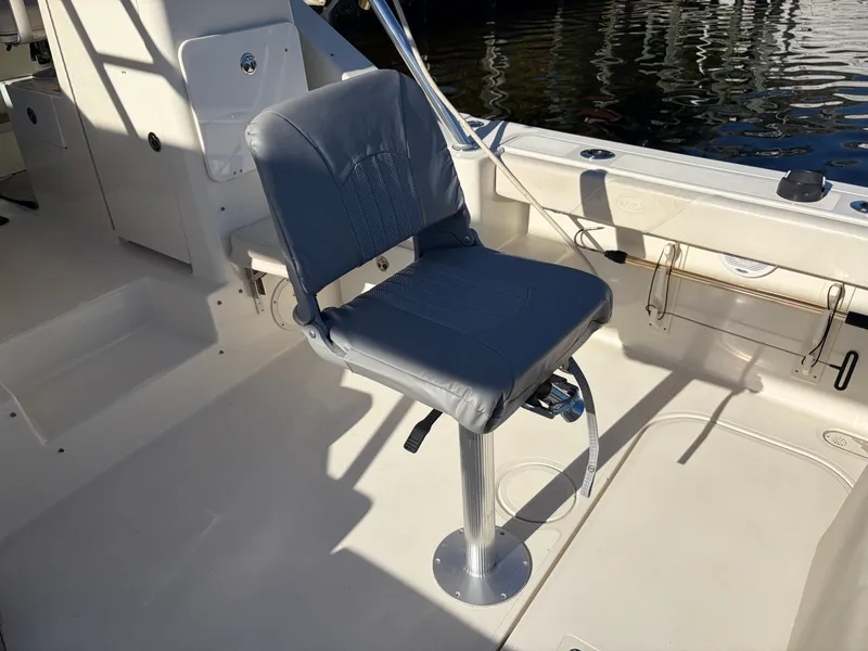 Slide: The Image of Pursuit 3370 Offshore 2005 - 6