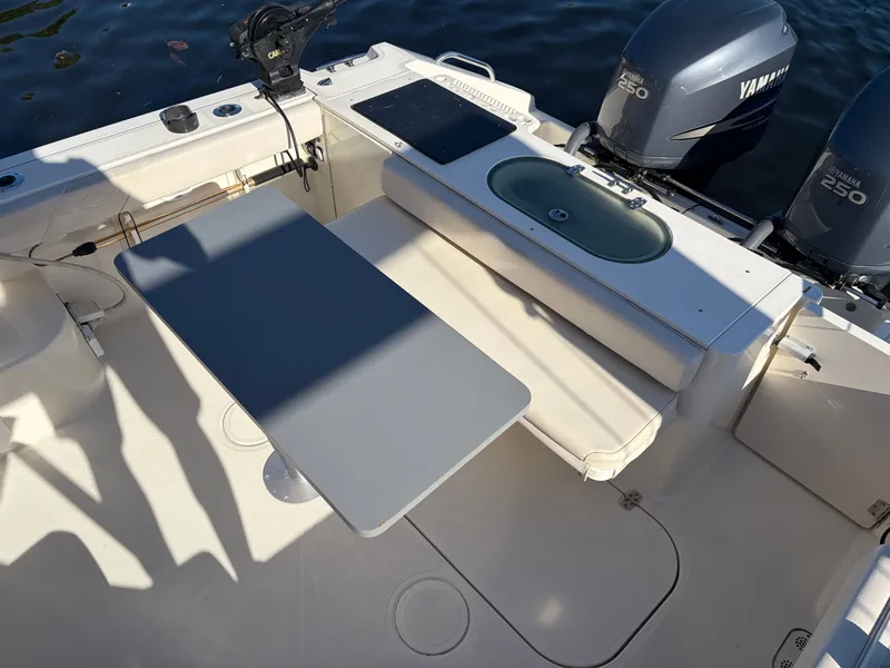 Slide: The Image of Pursuit 3370 Offshore 2005 - 7