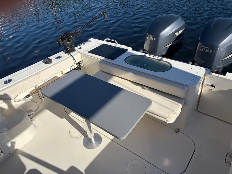 Slide: The Image of Pursuit 3370 Offshore 2005 - 8