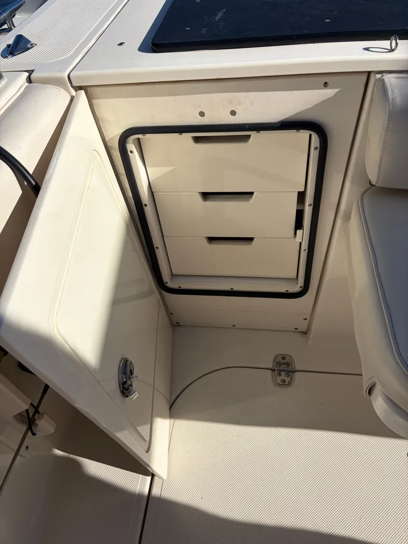 Slide: The Image of Pursuit 3370 Offshore 2005 - 9