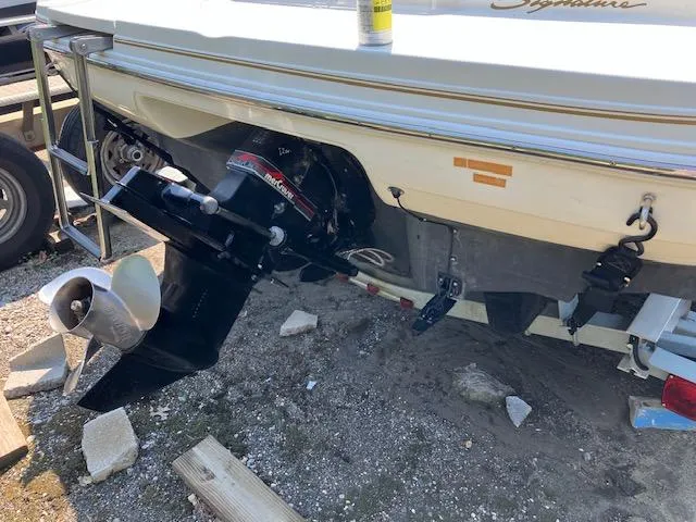Slide: The Image of 1997 Sea Ray 190 Bow Rider boat stern with outboard motor. - 14