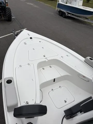 Slide: The Image of Sea Pro 230 Bay Boat 2026 - 8