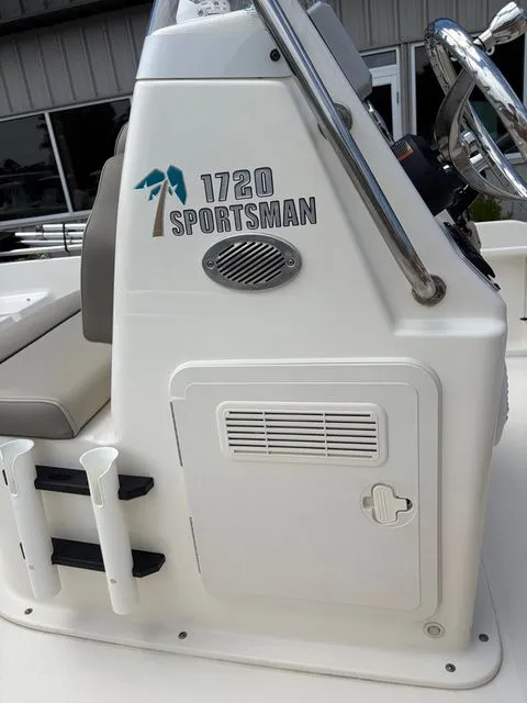 Slide: The Image of Key West 1720 Center Console 2023 - 9