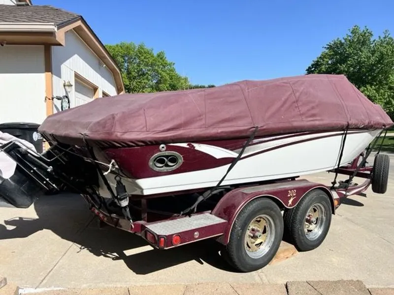 Slide: The Image of Crownline Boats 20 Bow Rider 2002 - 4
