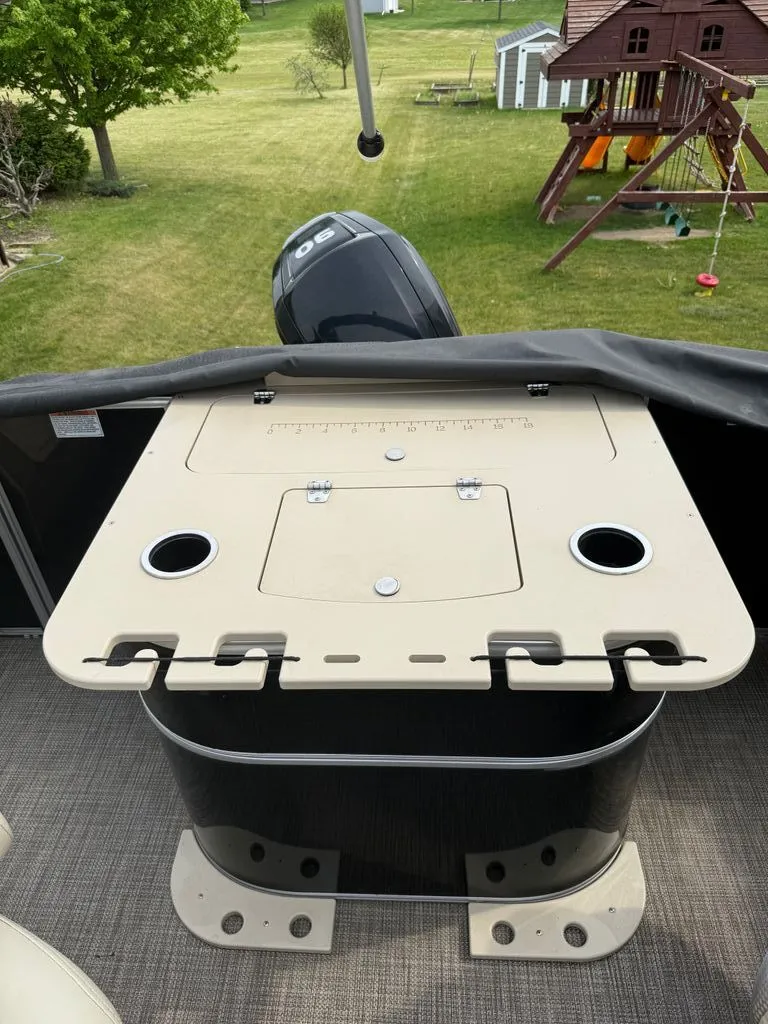 Slide: The Image of Sylvan 822 Mirage Party Fish 2017 with fishing station. - 8