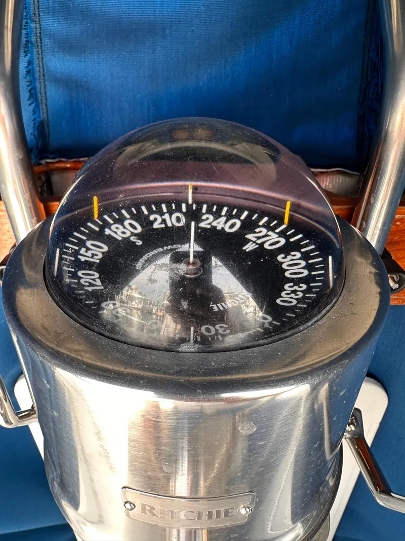 Slide: The Image of Compass on a 2000 Catalina 320 sailboat. - 4