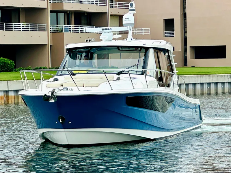 Slide: The Image of Boston Whaler 405 Conquest 2023 - 2