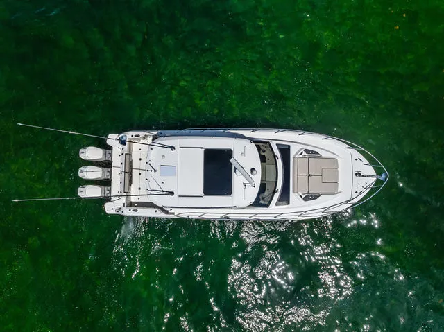 Slide: The Image of Boston Whaler 405 Conquest 2023 - 54