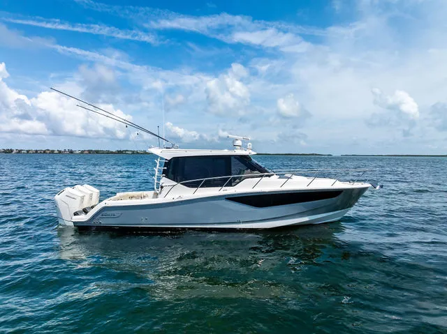 Slide: The Image of Boston Whaler 405 Conquest 2023 - 45