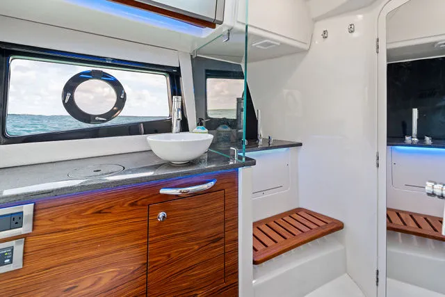 Slide: The Image of Boston Whaler 405 Conquest 2023 - 39
