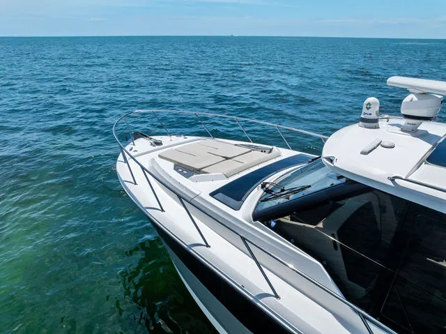 Slide: The Image of Boston Whaler 405 Conquest 2023 - 52