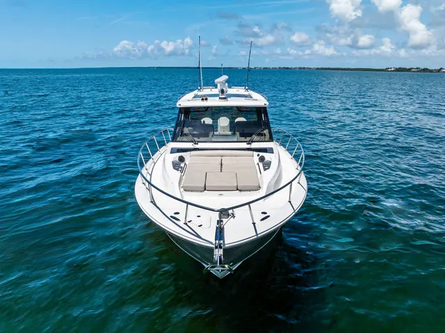 Slide: The Image of Boston Whaler 405 Conquest 2023 - 50