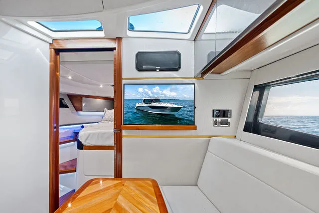 Slide: The Image of Boston Whaler 405 Conquest 2023 - 35