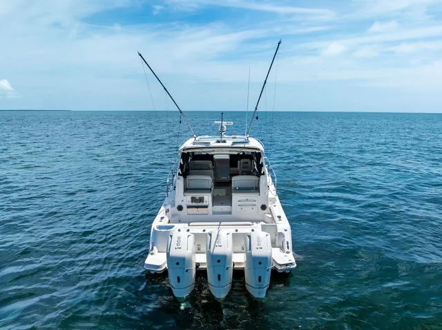 Slide: The Image of Boston Whaler 405 Conquest 2023 - 42