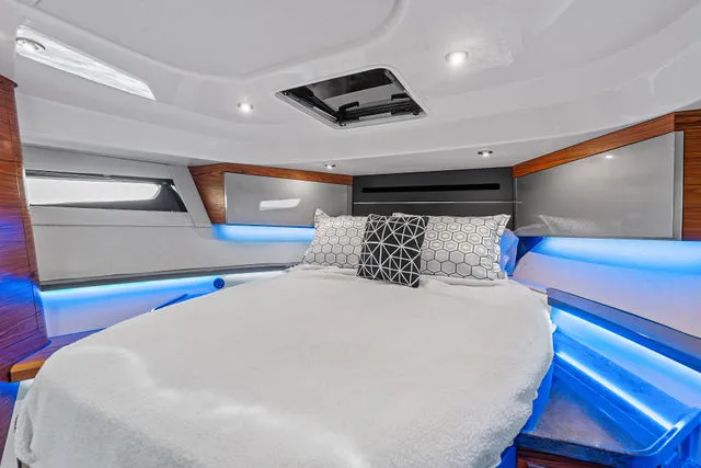Slide: The Image of Boston Whaler 405 Conquest 2023 - 27