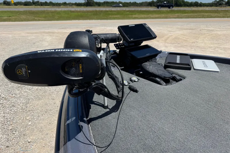 Slide: The Image of 2020 Skeeter FXR21 Apex boat with Minn Kota trolling motor and Garmin electronics. - 7