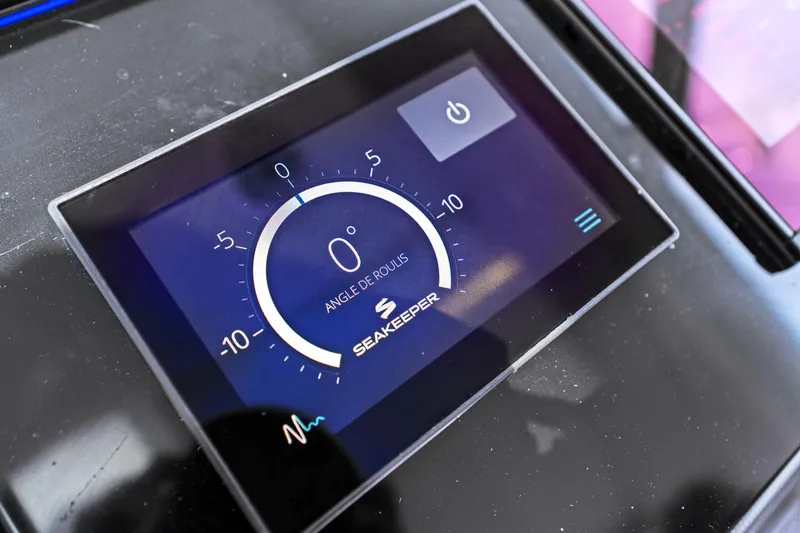 Slide: The Image of Digital display showing Seakeeper angle of roll on Formula 400 Super Sport Crossover, 2025 model. - 60