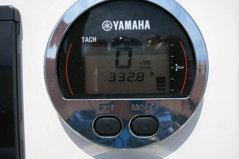 Slide: The Image of Yamaha tachometer displaying 332.8 hours on a 2016 Robalo R180 Center Console boat. - 24