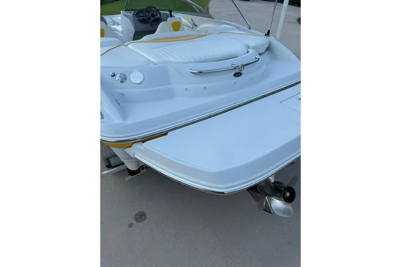 Slide: The Image of 2005 Crownline 210 Razor boat, rear view with swim platform and propeller. - 14