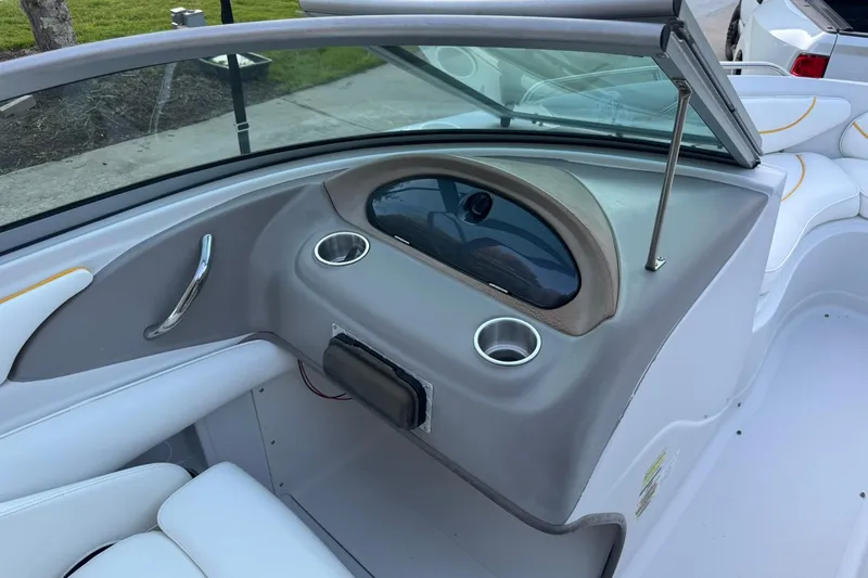 Slide: The Image of 2005 Crownline 210 Razor boat interior with dashboard and cup holders. - 6