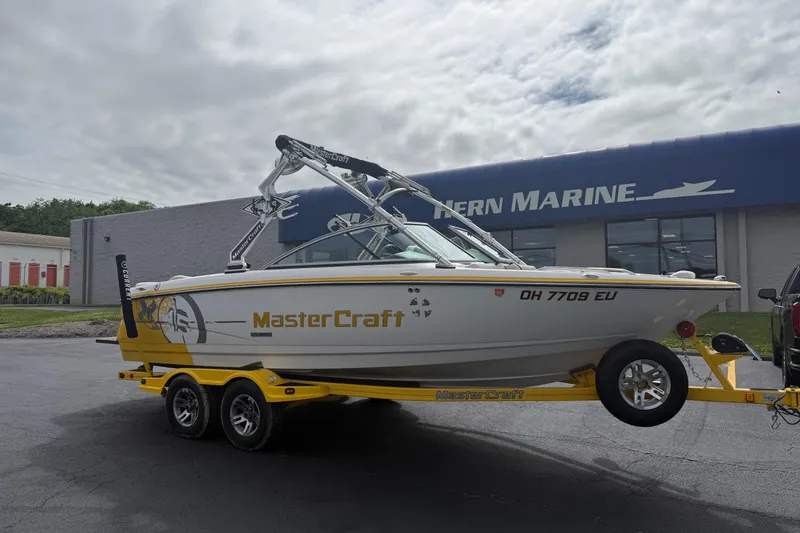 The Image of 2008 MasterCraft X-15 boat on trailer outside Hern Marine dealership. - 4