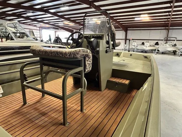Slide: The Image of Lowe Roughneck RX1870 Pathfinder 2025 - 4