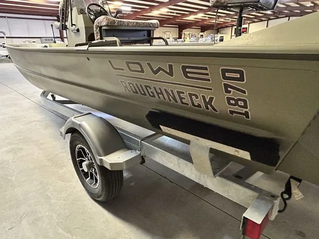 Slide: The Image of Lowe Roughneck RX1870 Pathfinder 2025 - 9