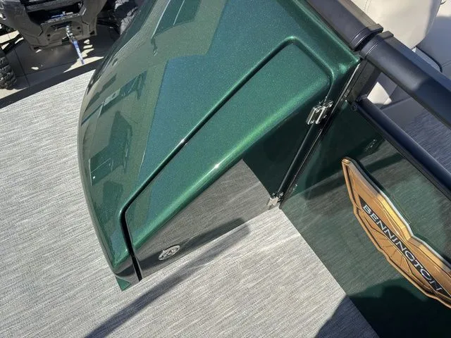 Slide: The Image of Bennington QX 25 QXSBA Tritoon Pontoon 2026 - 16