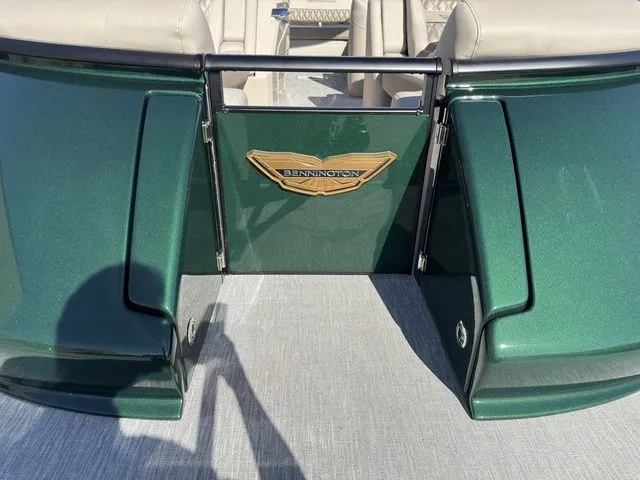 Slide: The Image of Bennington QX 25 QXSBA Tritoon Pontoon 2026 - 19