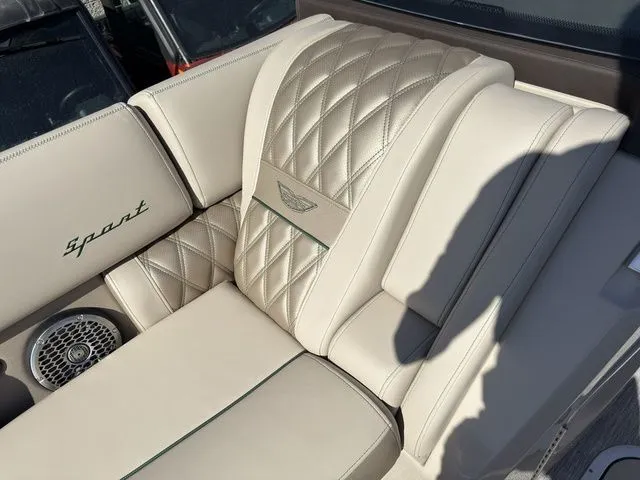 Slide: The Image of Bennington QX 25 QXSBA Tritoon Pontoon 2026 - 24