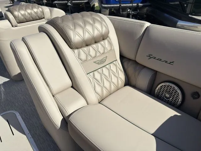 Slide: The Image of Bennington QX 25 QXSBA Tritoon Pontoon 2026 - 31