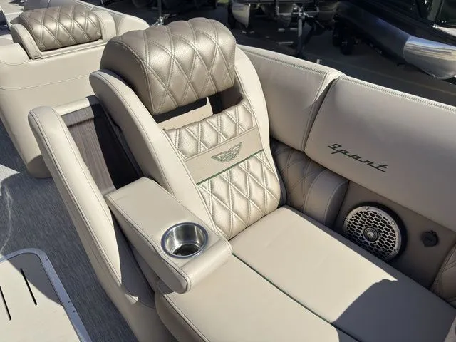 Slide: The Image of Bennington QX 25 QXSBA Tritoon Pontoon 2026 - 32