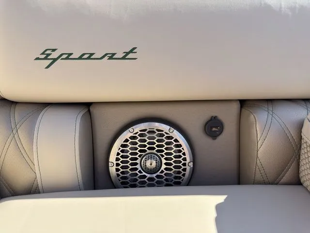 Slide: The Image of Bennington QX 25 QXSBA Tritoon Pontoon 2026 - 33