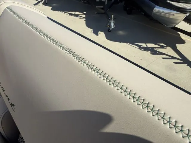 Slide: The Image of Bennington QX 25 QXSBA Tritoon Pontoon 2026 - 35