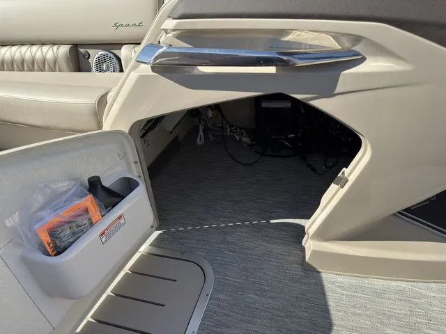 Slide: The Image of Bennington QX 25 QXSBA Tritoon Pontoon 2026 - 37