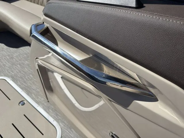 Slide: The Image of Bennington QX 25 QXSBA Tritoon Pontoon 2026 - 42