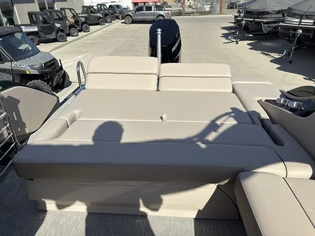 Slide: The Image of Bennington QX 25 QXSBA Tritoon Pontoon 2026 - 45