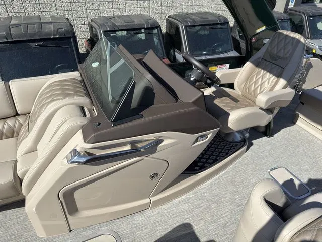 Slide: The Image of Bennington QX 25 QXSBA Tritoon Pontoon 2026 - 49