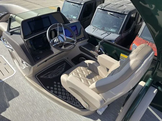 Slide: The Image of Bennington QX 25 QXSBA Tritoon Pontoon 2026 - 50