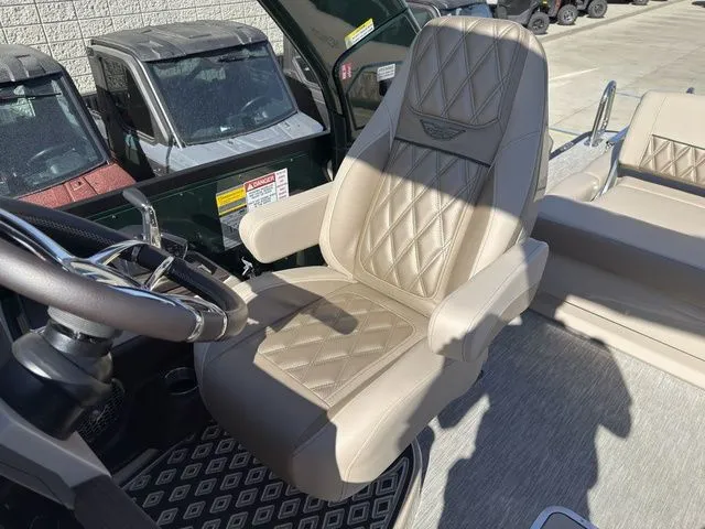 Slide: The Image of Bennington QX 25 QXSBA Tritoon Pontoon 2026 - 51