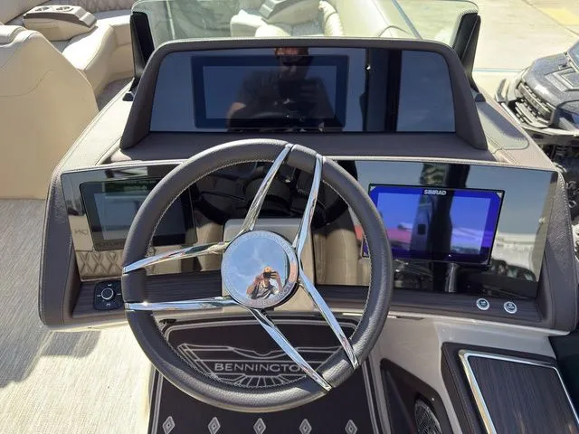 Slide: The Image of Bennington QX 25 QXSBA Tritoon Pontoon 2026 - 52
