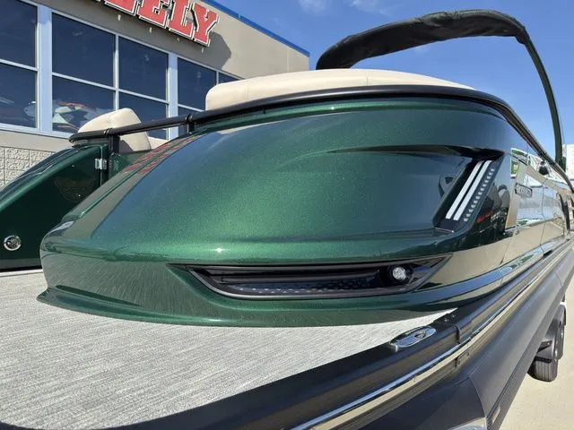 Slide: The Image of Bennington QX 25 QXSBA Tritoon Pontoon 2026 - 6