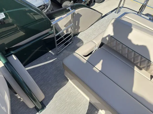 Slide: The Image of Bennington QX 25 QXSBA Tritoon Pontoon 2026 - 61