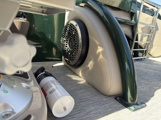 Slide: The Image of Bennington QX 25 QXSBA Tritoon Pontoon 2026 - 62