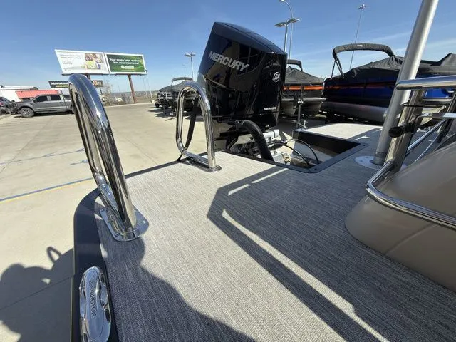 Slide: The Image of Bennington QX 25 QXSBA Tritoon Pontoon 2026 - 65