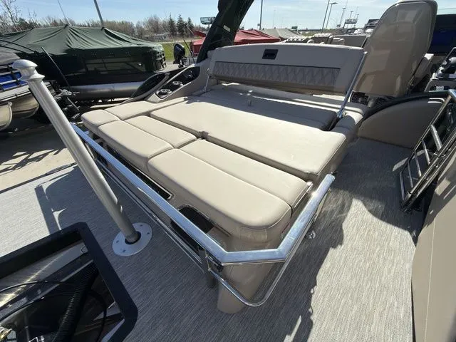 Slide: The Image of Bennington QX 25 QXSBA Tritoon Pontoon 2026 - 68