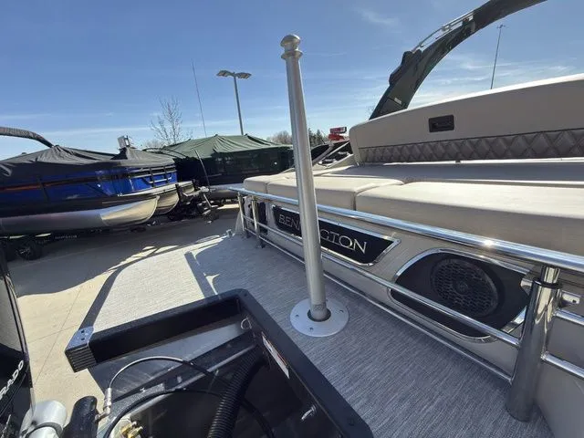 Slide: The Image of Bennington QX 25 QXSBA Tritoon Pontoon 2026 - 69